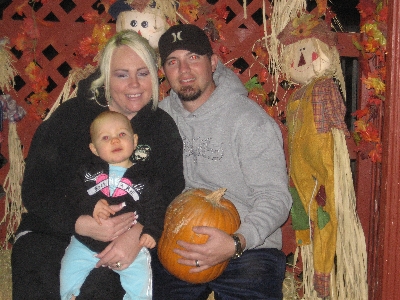 "Taylor & Parents Head To The Pumpkin Patch"