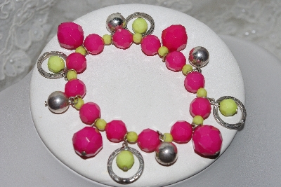 +  MBAMG #79-051  "Vintage Acrylic Bead Stretch Bracelet"