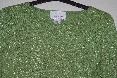 +MBAMG #76-012  "Susan Graver Bright Green Fancy Metallic Thread T"