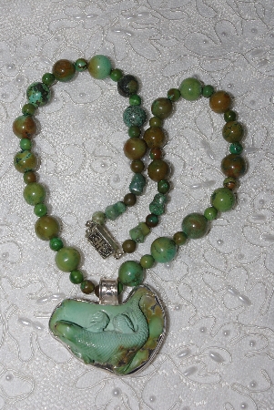 +MBATQ #2-043  "Artist "KH"  Signed Green Turquoise Bead Necklace With Hand Carved Lizzard Pendant"