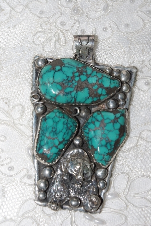 +MBATQ #3-089  "Large Artist "R"  Signed Green Turquoise Bear Pendant"