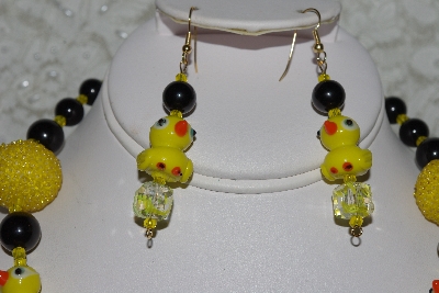+MBAHB #27-085  "One Of A Kind Yellow & Black Duck Bead Necklace & Earring Set"