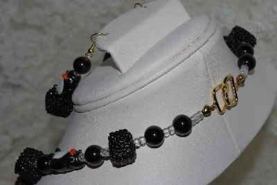 +MBAHB #27-136  "One Of A Kind Black Penguin Bead Necklace & Earring Set"