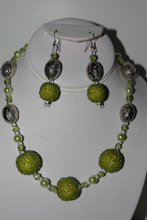 +MBAHB #009-185  "One Of A Kind Green Bead Necklace & Earring Set"
