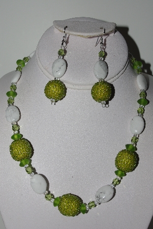 +MBAHB #009-100  "One Of A Kind Green & White Bead Necklace & Earring Set"