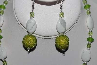 +MBAHB #009-100  "One Of A Kind Green & White Bead Necklace & Earring Set"
