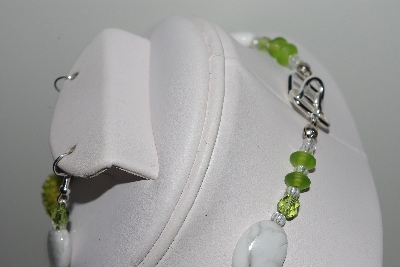 +MBAHB #009-100  "One Of A Kind Green & White Bead Necklace & Earring Set"