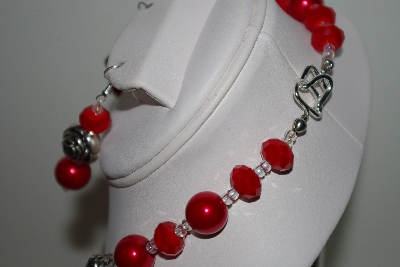 +MBAHB #013-200  "One Of A Kind Red Shell Pearl/Crystal & Flower Bead Necklace & Earring Set"