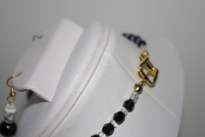 +MBAHB #013-002  "One Of A Kind Black,White & Golden Bead Necklace & Earring Set"