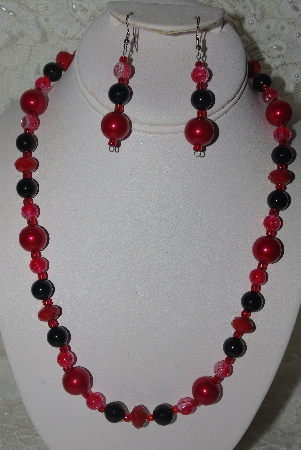 +MBAMG #003-158  "One Of A Kind Red & Black Bead Necklace & Earring Set"