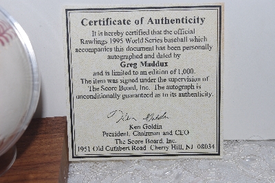 +MBAMG #018-009  "1995 Limited Edition Autographed Greg Maddux Baseball In Case With Cert"