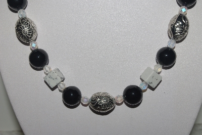 +MBAMG #018-070  "One Of A Kind Black & White Bead Necklace & Earring Set"