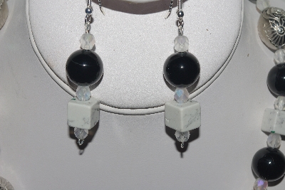 +MBAMG #018-070  "One Of A Kind Black & White Bead Necklace & Earring Set"