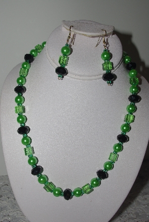 +MBAMG #019-208  "One Of A Kind Green & Black Bead Necklace & Earring Set"