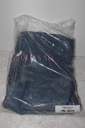 +MBAMG #T06-102    "Size 6/ 34" Long  " 2005 London Slim Jeans"