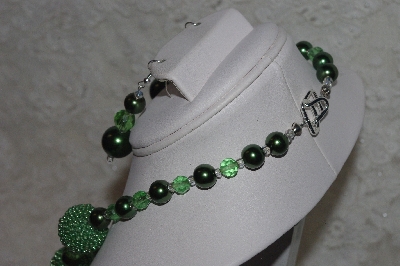 +MBAHB #24-118  "One OF A Kind Green Bead Necklace & Earring Set"