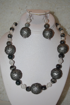 +MBAHB #32-039  "One Of A Kind Grey Marble & Clear Bead Necklace & Earring Set"