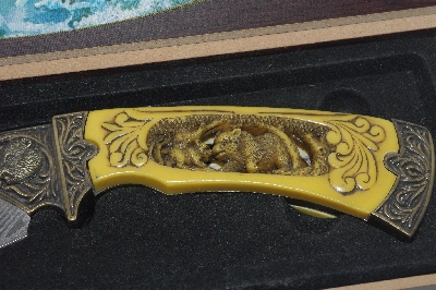 +MBAMG #009-174  "Bud K Carved Bear Knife & Display Case"