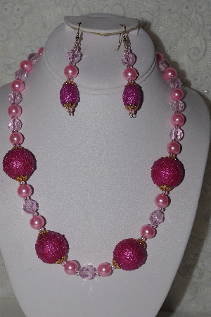 +MBAHB #00013-8588  "One Of A Kind Pink Bead Necklace & Earring Set"