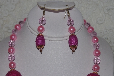 +MBAHB #00013-8588  "One Of A Kind Pink Bead Necklace & Earring Set"