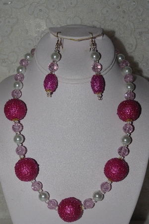+MBAHB #00013-8583  "One Of A Kind Pink & White Bead Necklace & Earring Set"