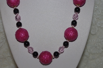 +MBAHB #00013-8573  "One Of A Kind Pink & Black Bead Necklace & Earring Set"