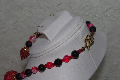 +MBAHB #00013-8558  "One Of A Kind Red & Black Bead Necklace & Earring Set"
