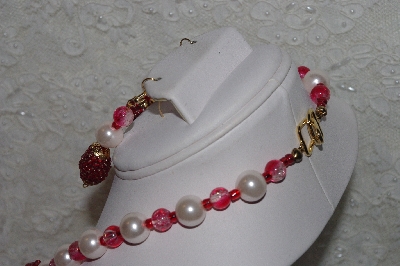 +MBAHB #00013-8553  "One Of A Kind Red & Pink Bead Necklace & Earring Set"