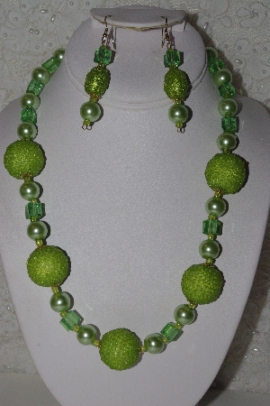 +MBAHB #00013-8518  "One Of A Kind Lime Green Bead Necklace & Earring Set"