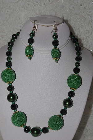 +MBAHB #00013-8538  "One Of A Kind Green Bead Necklace & Earring Set"