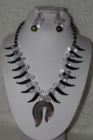 +MBAHB #00014-8864  "Beautiful Black & Clear Bead Necklace & Earring Set"