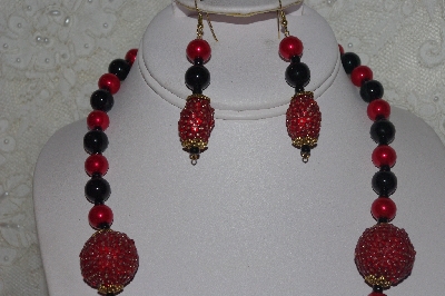 +MBAHB #00015-9059  "One Of A Kind Red & Black Bead Necklace & Earring Set"