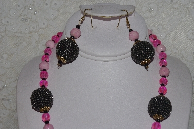 +MBAHB #00015-9017  "One Of A Kind Pink & Brwon Bead Necklace & Earring Set"