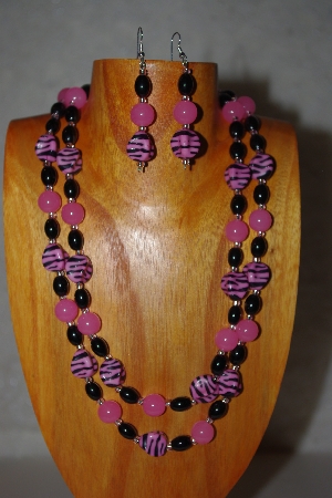 +MBADS #001-590  "Pink & Black Bead Double Strand Necklace & Earring Set"