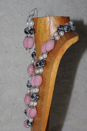 +MBADS #04-824  "Black, Pink & White Bead Necklace & Earring Set"