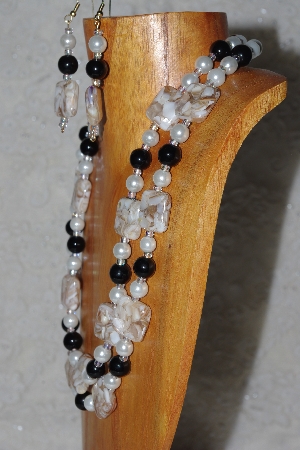 +MBADS #04-891  "Tan, Black & White Bead Necklace & Earring Set"