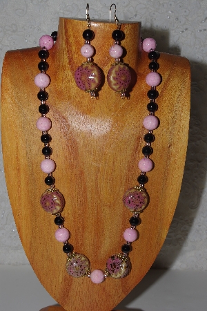 +MBADS #04-1010  "Pink & Black Bead Necklace & Earring Set"