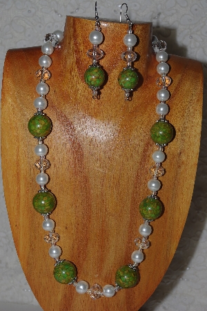 +MBASS #0003-219  "Green,Clear & White Bead Necklace & Earring Set"