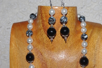 +MBASS #0003-0141  "Black & White Bead Necklace & Earring Set"