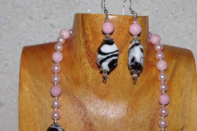 +MBASS #0003-0042  "Black,White & Pink Bead Necklace & Earring Set"