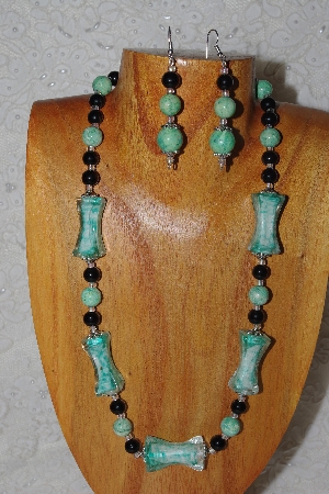 +MBASS #0003-0048  "Green & Black Bead Necklace & Earring Set"