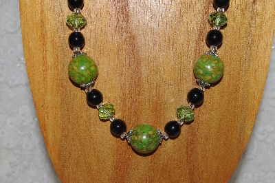 +MBAHB #58-0066  "Green & Black Bead Necklace & Earring Set"