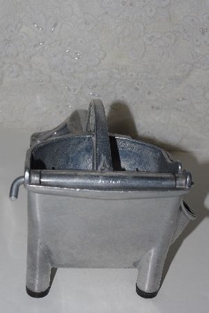 +MBAVG #101-0082  "Vintage Wear-Ever Aluminum Hand Press"