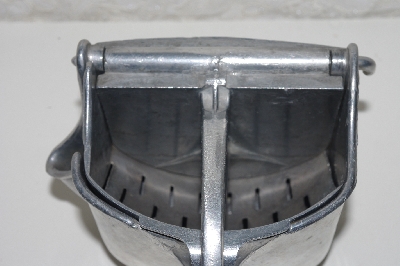 +MBAVG #101-0082  "Vintage Wear-Ever Aluminum Hand Press"