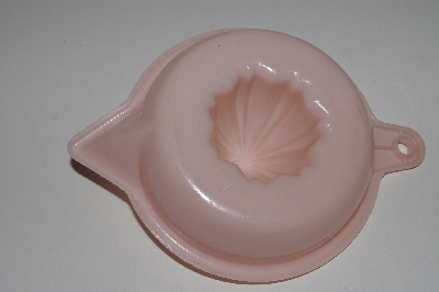 +MBAVG #101-0018  "Vintage Pink Plastic Reamer"