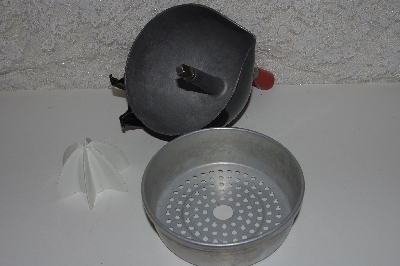+MBAVG #101-0113  "Vintage Dazey Kitchen Helps Juicer"
