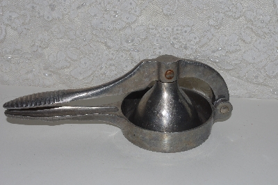 +MBAVG #101-0007  "Vintage Cast Aluminum Juicer"