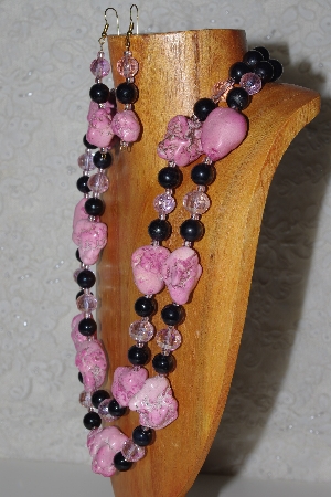 +MBAMG #100-0136  "Pink & Black Bead Necklace & Earring Set"