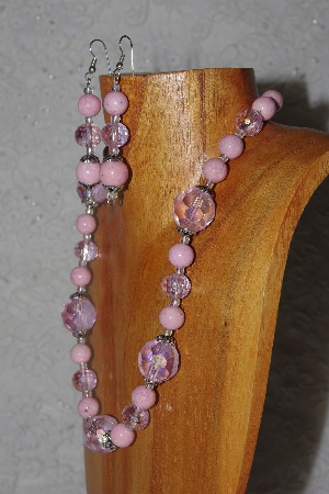 +MBAMG #100-0156  "Pink Bead Necklace & Earring Set"
