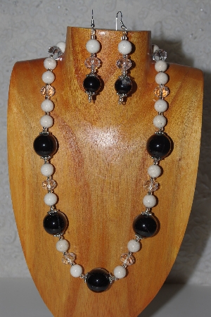 +MBAMG #100-0194  "Black,White & Clear Bead Necklace & Earring Set"